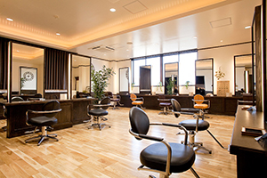 【エイティーンインターナショナル】店舗写真